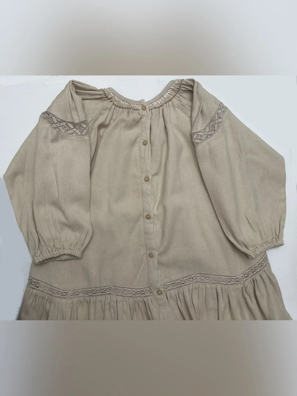 Zara girl’s Embroidered neckline and ruffled hem.  Size 3-4T.